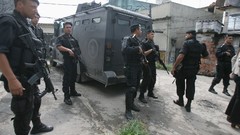 War weapons Guns police slum Rio de Janeiro Brazil raid special 