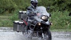 Water BMW splashes motorbikes