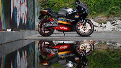 Water graffiti exhaust reflections Aprilia brakes RS125 