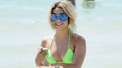 Water woman Celebrity Beaches Actress sunglasses blondes 