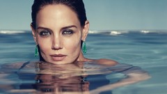 Water woman Katie Holmes swimming