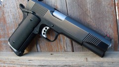 Weapons pistols M1911