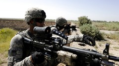 Weapons soldiers military m4 Rifles M249 ACOG Elcan Optical 