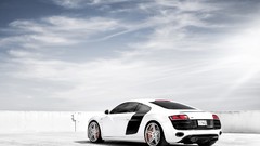 White cars audi r8