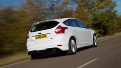 White cars ford focus