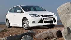 White cars ford focus