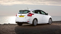White cars ford focus