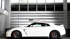 White cars GTR