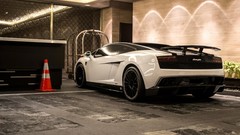 White cars Lamborghini Supercars LP560