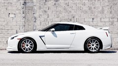 White cars Nissan GT-R