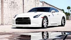 White cars Nissan GT-R