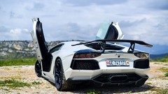 White cars Supercars Lamborghini-Aventador