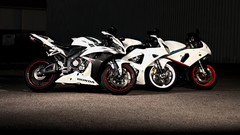 White Honda CBR 1000 motorbikes
