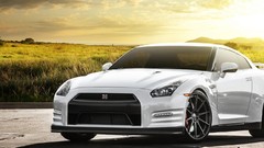 White Nissan GT-R