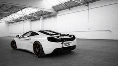 White studio mclaren mp4-12c