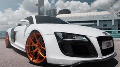 White tuning audi r8 golden