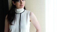 White woman anne hathaway