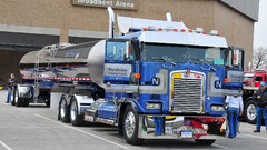 Widescreen trucks