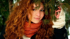 Winter woman outdoors smiling green eyes red heads