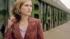 Woman Actress Bank Julia