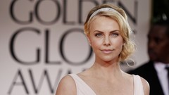 Woman Actress blondes charlize theron red carpet Golden Globes 