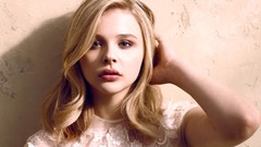 Woman Actress blondes chloe moretz