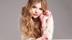 Woman Actress blondes chloe moretz