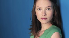 Woman Actress brunettes Simple Background Chyler Leigh