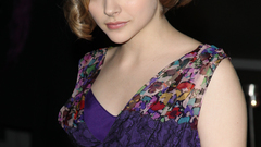 Woman Actress Celebrity chloe