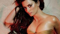 Woman Actress cleavage penelope