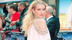 Woman Actress emma roberts