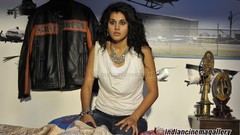 Woman Actress indian girls Tapasee Pannu Tamil