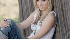 Woman Actress kaley cuoco