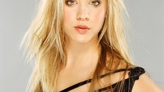 Woman Actress kaley cuoco blondes