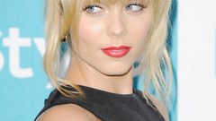 Woman Actress Laura Vandervoort