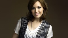 Woman Actress mandy moore brunettes short hair