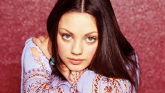 Woman Actress mila kunis heterochromia