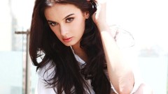 Woman Actress models Evelyn Sharma