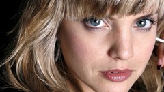 Woman Actress models mena suvari