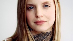 Woman Actress models mena suvari