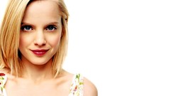 Woman Actress models mena suvari