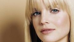 Woman Actress models mena suvari