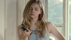 Woman Actress revolvers chloe moretz