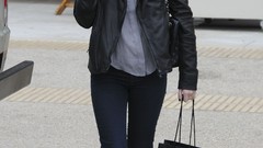 Woman Actress smiling brunettes emma roberts