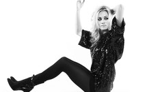 Woman Actress yvonne strahovski