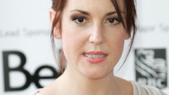 Woman air Celebrity brunettes Melanie Lynskey
