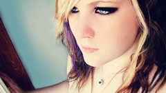 Woman Ali blondes blue eyes