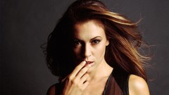 Woman Alyssa Milano faces brunettes red lipstick