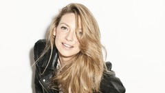 Woman anna torv nylon