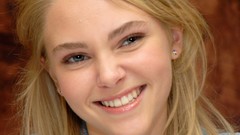 Woman annasophia robb